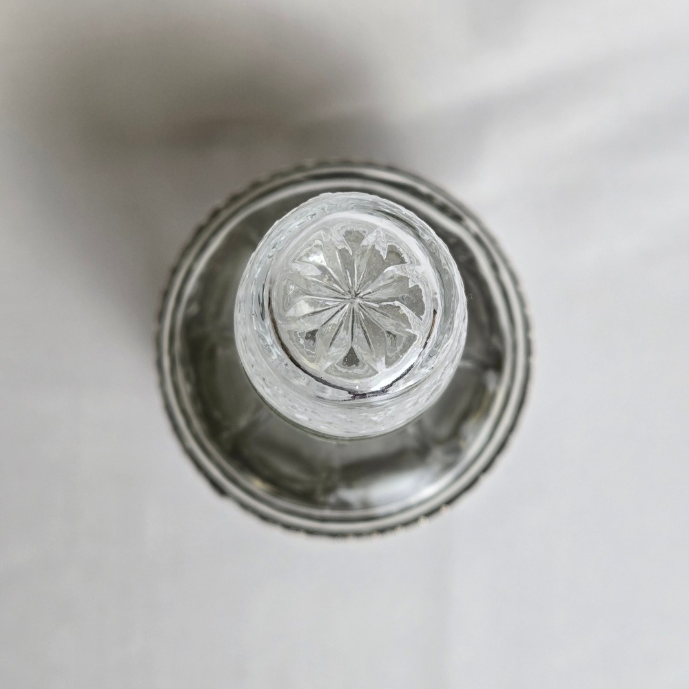 Glass Liquor Decanter, Decorative Silver Tone Hammered Metal Caddy 11" Vintage - Picture 15 of 16